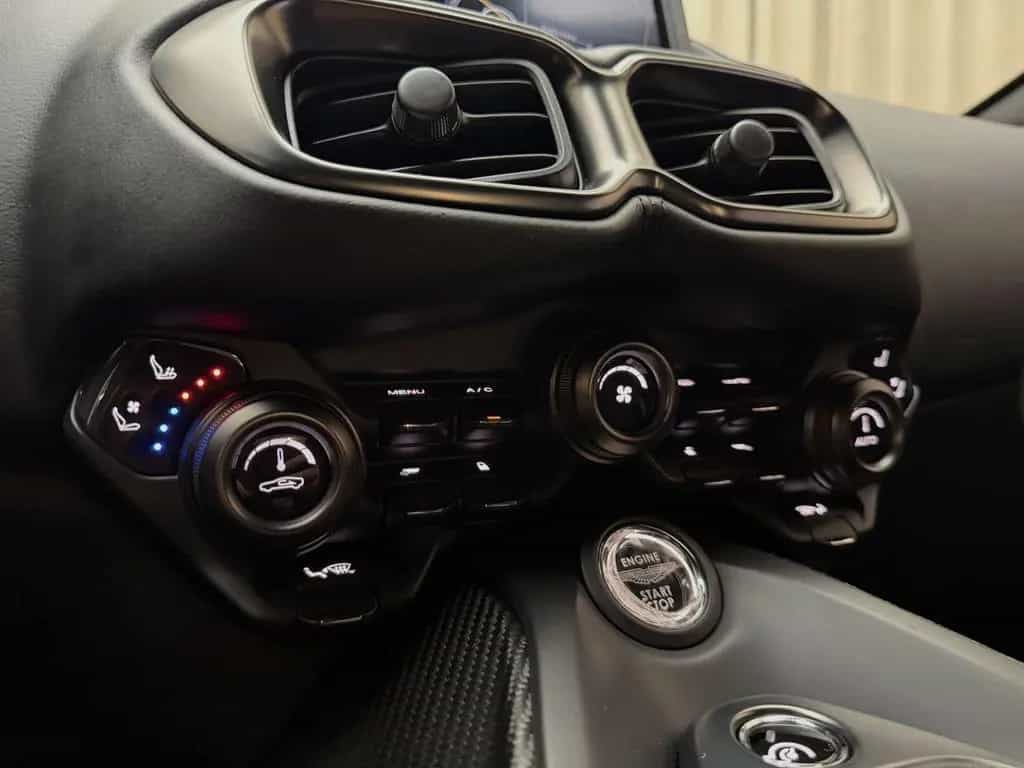 Aston Martin V8 Vantage 4.0 / 7-Speed Manual / 510 PK / Keram 09/2019-photo-49
