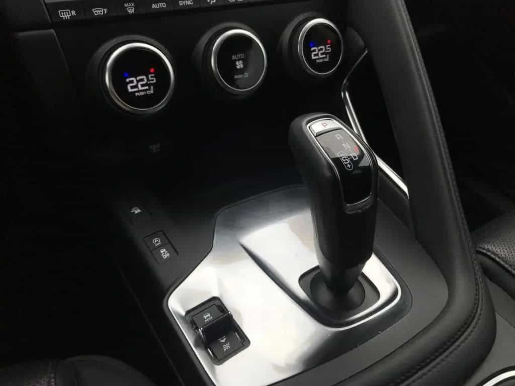 Jaguar E-Pace D180 AWD SE *LED*360°*Leder*Meridian*SHZ* 06/2018-photo-26