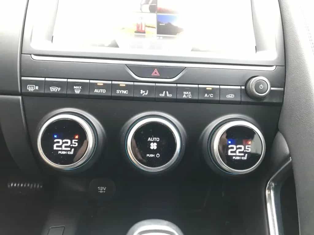Jaguar E-Pace D180 AWD SE *LED*360°*Leder*Meridian*SHZ* 06/2018-photo-27