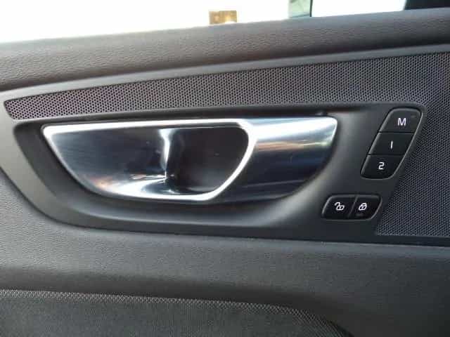 Volvo XC60 R Design B4(D) Aut.EU6d*GOOGLE*ACC-TEMP* 09/2021-photo-10