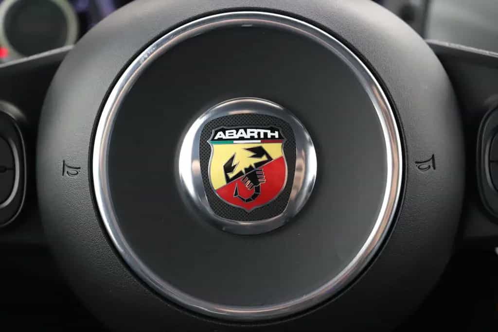 Fiat 595C 1.4T-Jet 165PS Cabrio Turismo Leder 1.Hand 08/2017-photo-32