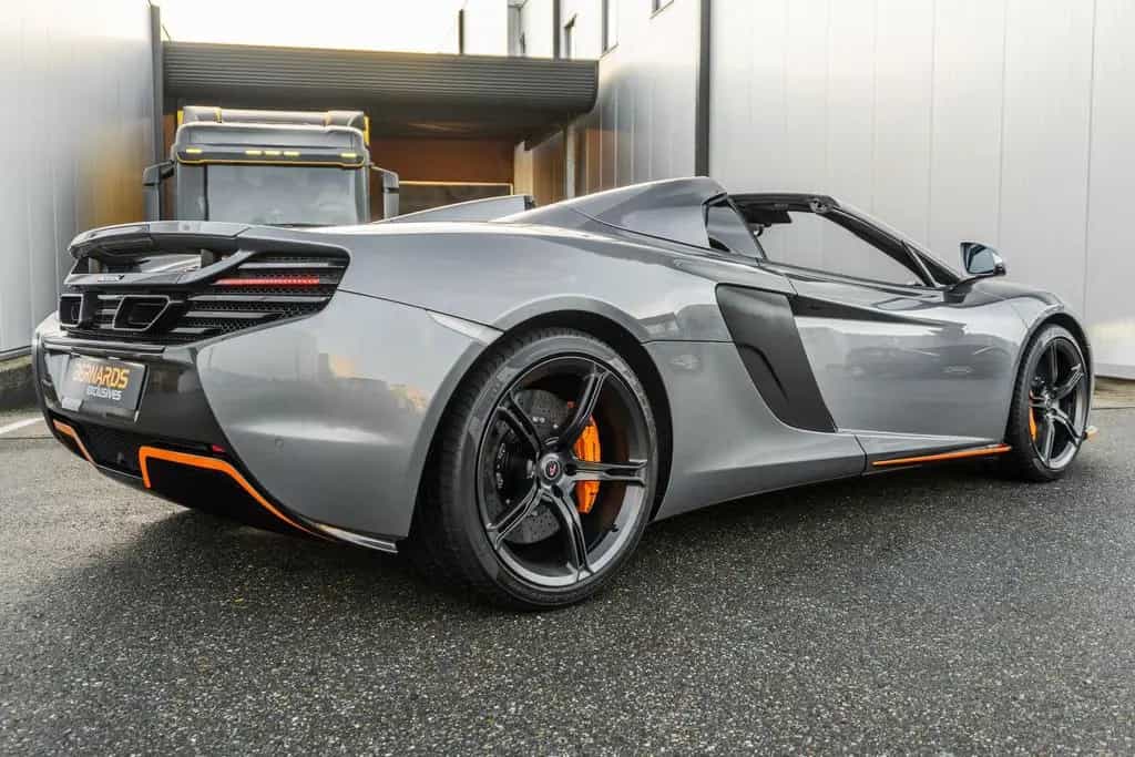 McLaren 650S Spider - Titanium Silver - Carbon - Lift - 09/2015-photo-1