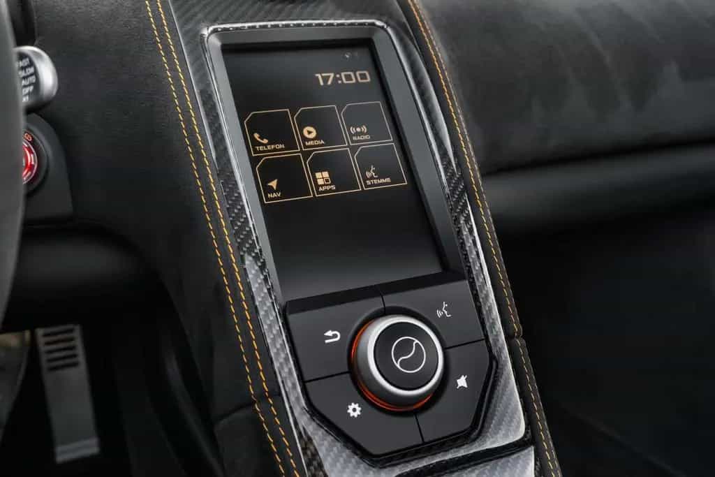 McLaren 650S Spider - Titanium Silver - Carbon - Lift - 09/2015-photo-13