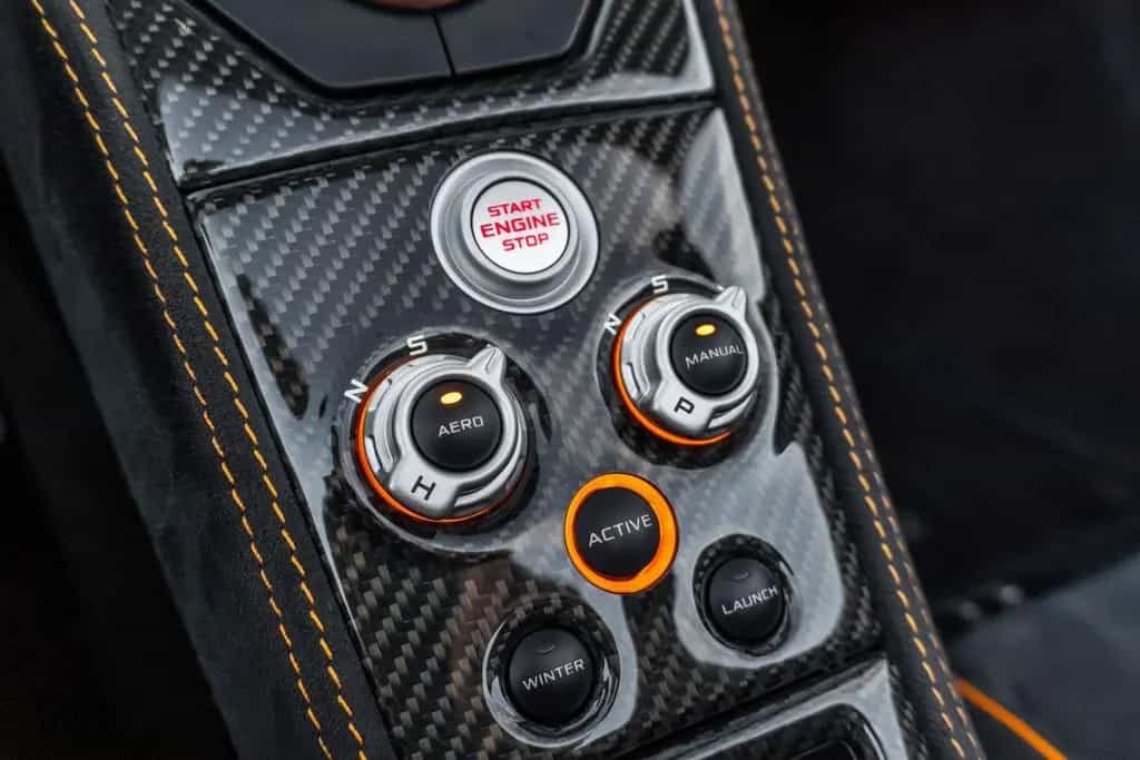 McLaren 650S Spider - Titanium Silver - Carbon - Lift - 09/2015-photo-15