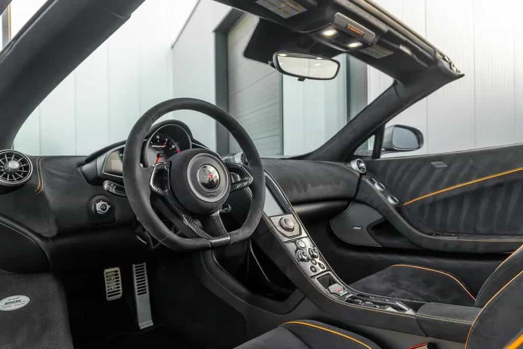 McLaren 650S Spider - Titanium Silver - Carbon - Lift - 09/2015-photo-2