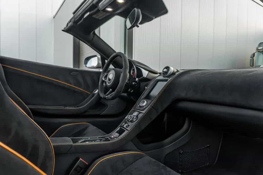 McLaren 650S Spider - Titanium Silver - Carbon - Lift - 09/2015-photo-4