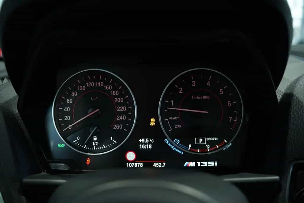 BMW M135 xDrive *H&K *PDC *AHK *Business-Paket 05/2016-photo-36