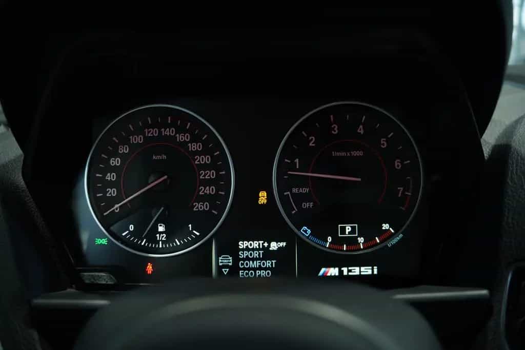 BMW M135 xDrive *H&K *PDC *AHK *Business-Paket 05/2016-photo-37