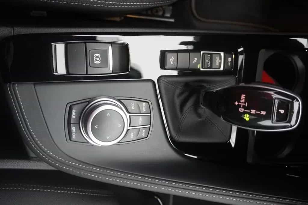 BMW X2 xDrive 20d Advantage Plus LED Navi AHK PDC 05/2019-photo-23