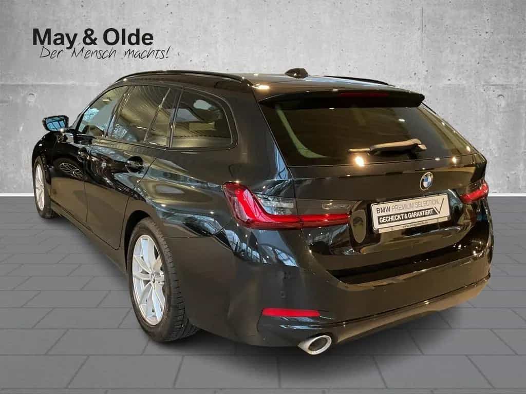 BMW 320 d Touring Aut Leder HUD Navi LED SHZ PDC 08/2022-photo-4