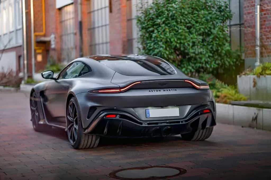 Aston Martin V12 Vantage | 1. HD. | LIMITED | 1 OF 333 07/2022-photo-2