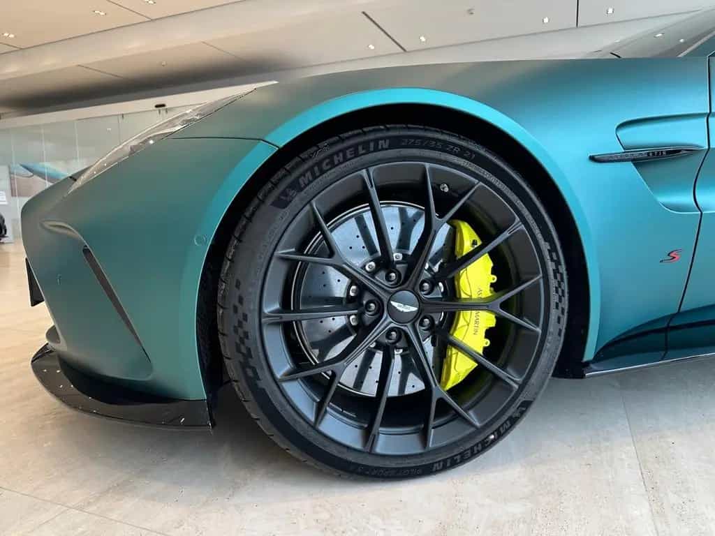 Aston Martin V8 Vantage Vantage S Coupe | Satin AM Racing Green | Int.CF null-photo-4