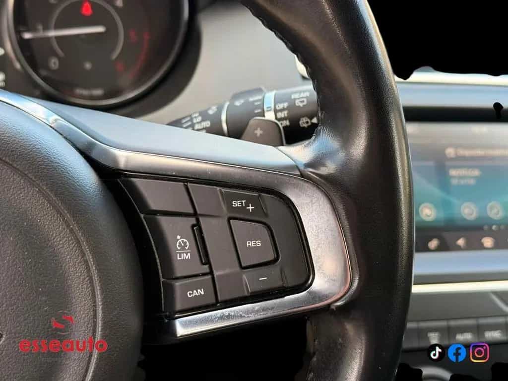 Jaguar E-Pace 2.0D 180 CV AWD R-Dynamic 01/2019-photo-13