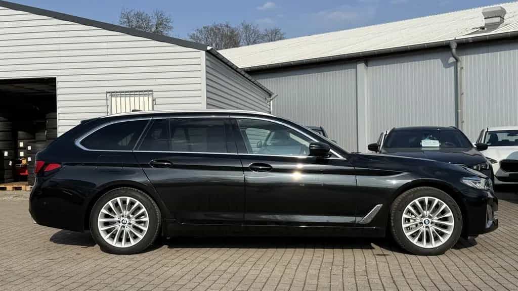 BMW 5 Series 530d xDrive Laser LC Prof HUD Pano Kamera SHZ PD 11/2021-photo-5