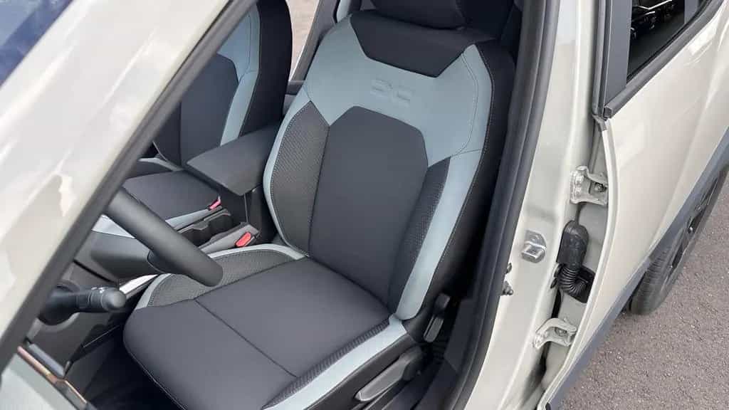 Dacia Duster TCe 130 Sitz u. Lenkrad Heizung Navi 03/2025-photo-13