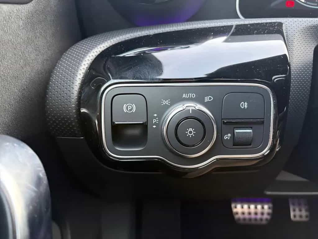 Mercedes-Benz A 200 7G-DCT AMG Line *LED*DISTRO*Pano*SHZ*Navi* 10/2018-photo-20