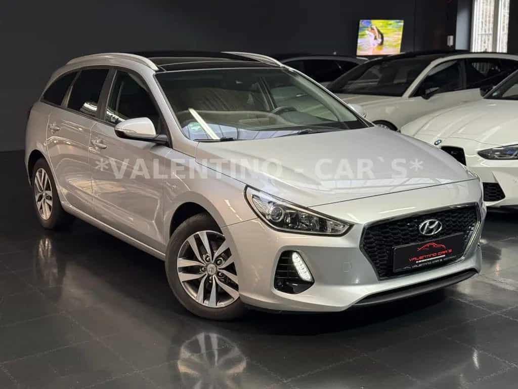 Hyundai i30 cw Family + Nav/Kamera/Temp/Shz/Lhz/Pano/Led 08/2018-photo-0