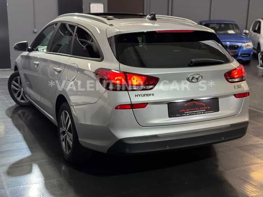 Hyundai i30 cw Family + Nav/Kamera/Temp/Shz/Lhz/Pano/Led 08/2018-photo-11