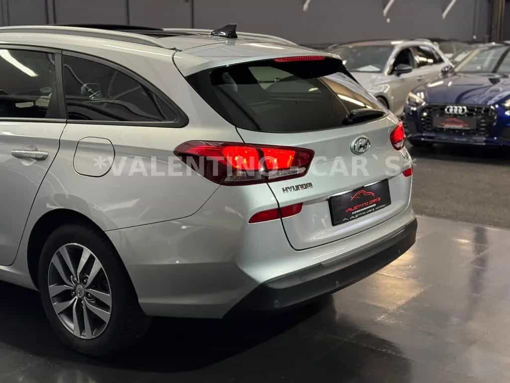 Hyundai i30 cw Family + Nav/Kamera/Temp/Shz/Lhz/Pano/Led 08/2018-photo-12