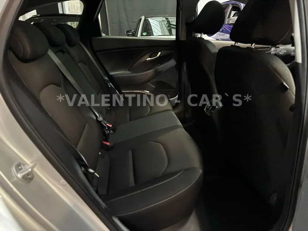 Hyundai i30 cw Family + Nav/Kamera/Temp/Shz/Lhz/Pano/Led 08/2018-photo-14