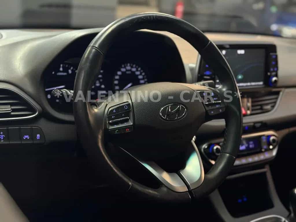 Hyundai i30 cw Family + Nav/Kamera/Temp/Shz/Lhz/Pano/Led 08/2018-photo-16