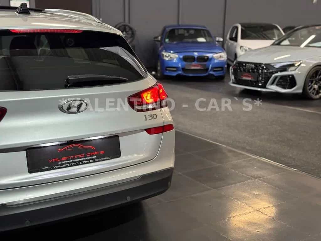 Hyundai i30 cw Family + Nav/Kamera/Temp/Shz/Lhz/Pano/Led 08/2018-photo-24