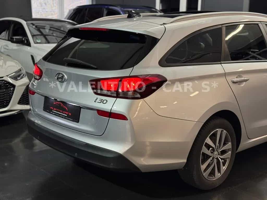 Hyundai i30 cw Family + Nav/Kamera/Temp/Shz/Lhz/Pano/Led 08/2018-photo-26