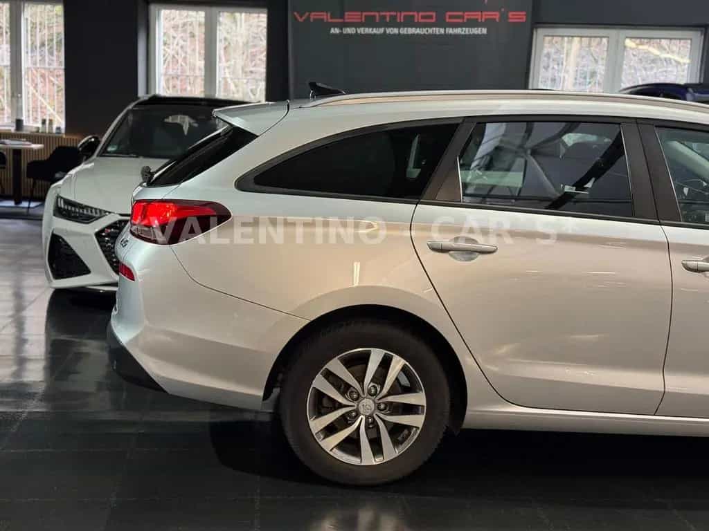 Hyundai i30 cw Family + Nav/Kamera/Temp/Shz/Lhz/Pano/Led 08/2018-photo-27