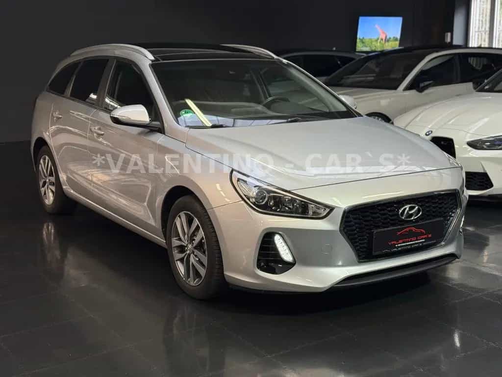 Hyundai i30 cw Family + Nav/Kamera/Temp/Shz/Lhz/Pano/Led 08/2018-photo-3