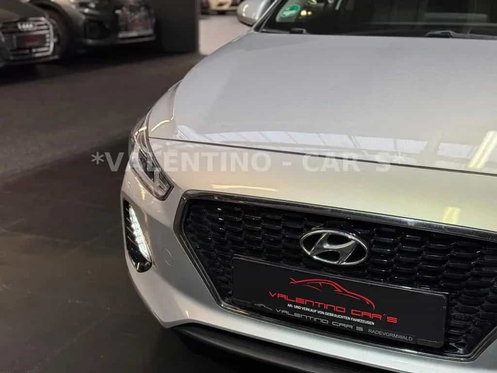 Hyundai i30 cw Family + Nav/Kamera/Temp/Shz/Lhz/Pano/Led 08/2018-photo-31