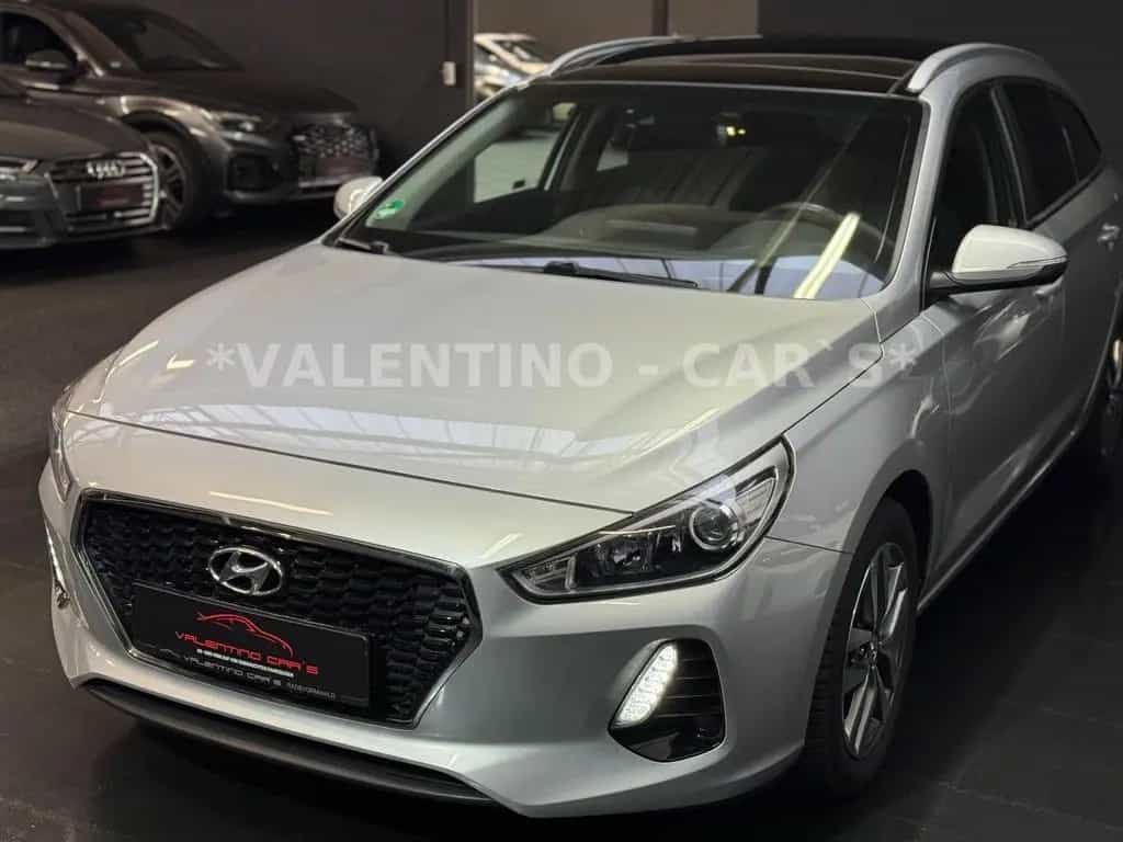 Hyundai i30 cw Family + Nav/Kamera/Temp/Shz/Lhz/Pano/Led 08/2018-photo-32