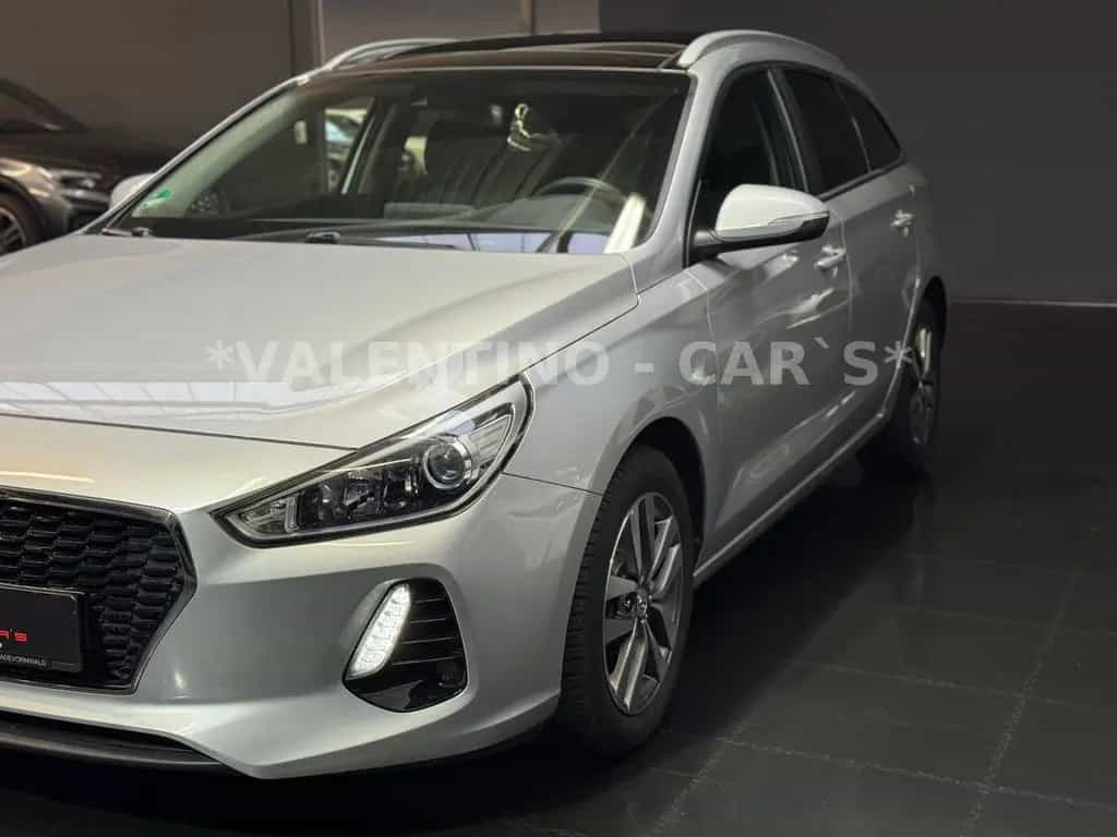 Hyundai i30 cw Family + Nav/Kamera/Temp/Shz/Lhz/Pano/Led 08/2018-photo-33