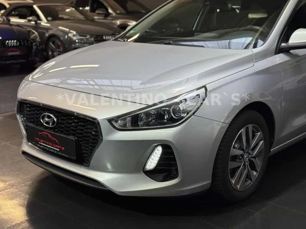 Hyundai i30 cw Family + Nav/Kamera/Temp/Shz/Lhz/Pano/Led 08/2018-photo-34