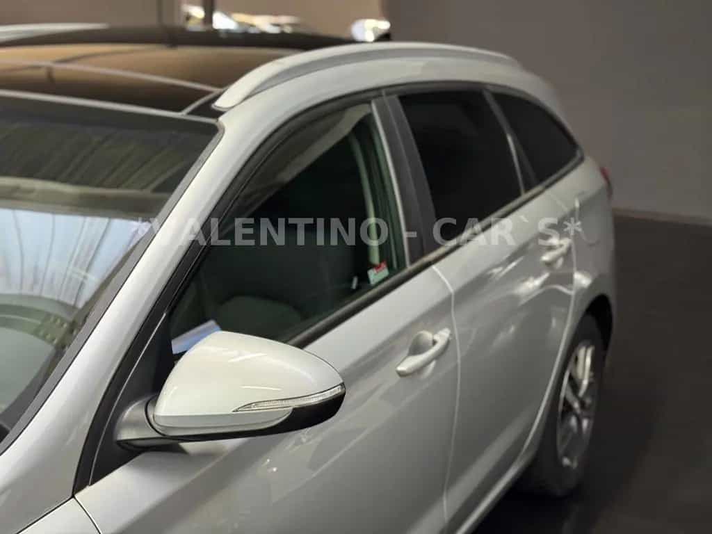 Hyundai i30 cw Family + Nav/Kamera/Temp/Shz/Lhz/Pano/Led 08/2018-photo-36