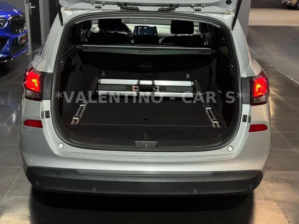 Hyundai i30 cw Family + Nav/Kamera/Temp/Shz/Lhz/Pano/Led 08/2018-photo-39