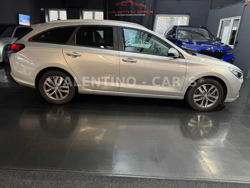 Hyundai i30 cw Family + Nav/Kamera/Temp/Shz/Lhz/Pano/Led 08/2018-photo-4