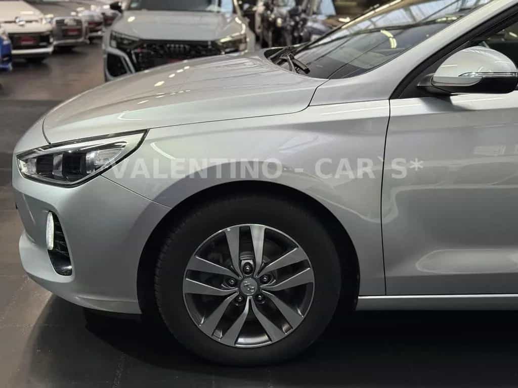 Hyundai i30 cw Family + Nav/Kamera/Temp/Shz/Lhz/Pano/Led 08/2018-photo-43