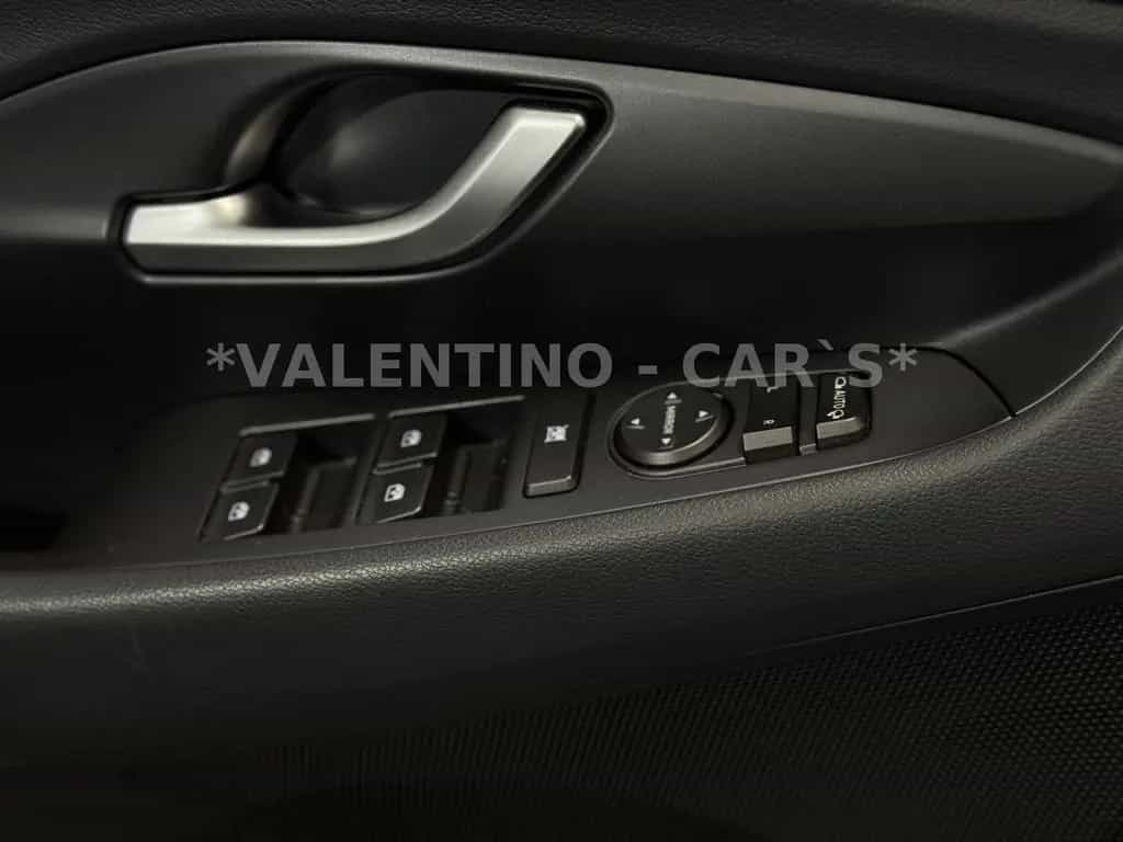Hyundai i30 cw Family + Nav/Kamera/Temp/Shz/Lhz/Pano/Led 08/2018-photo-45