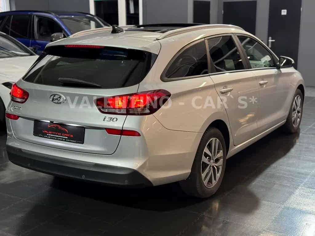Hyundai i30 cw Family + Nav/Kamera/Temp/Shz/Lhz/Pano/Led 08/2018-photo-5