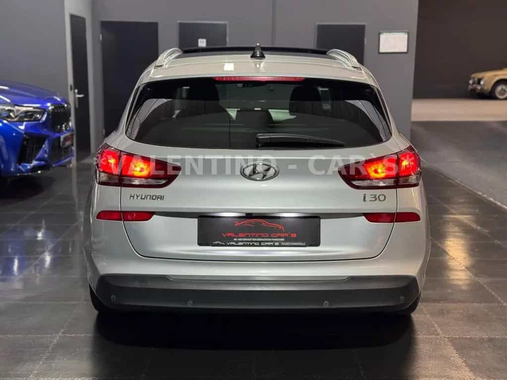 Hyundai i30 cw Family + Nav/Kamera/Temp/Shz/Lhz/Pano/Led 08/2018-photo-6