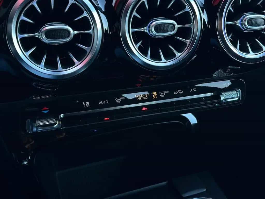 Mercedes-Benz A-Class AMG NIGHT LIMOUSINE* LED#SHZ#PANO#NAV#TEMPO 07/2019-photo-13