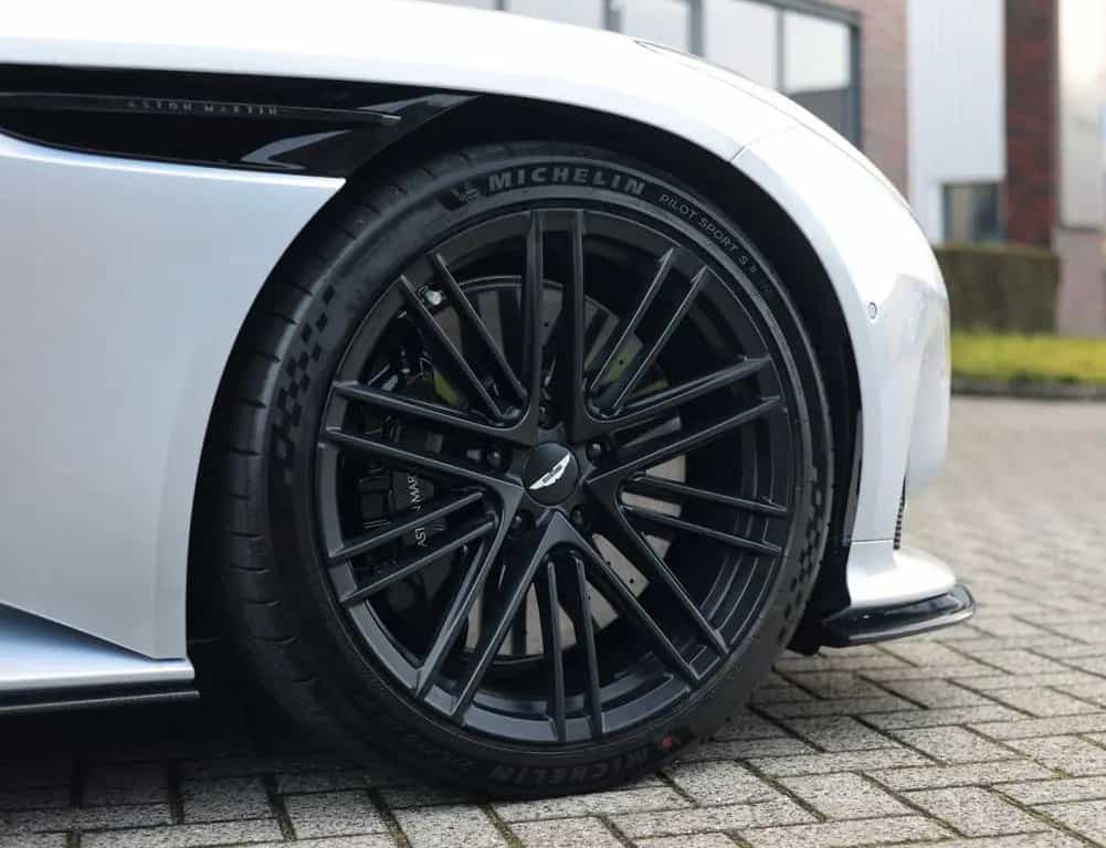 Aston Martin DB12 4.0 V8 Volante | Carbon - Bowers Wilkins 05/2024-photo-19
