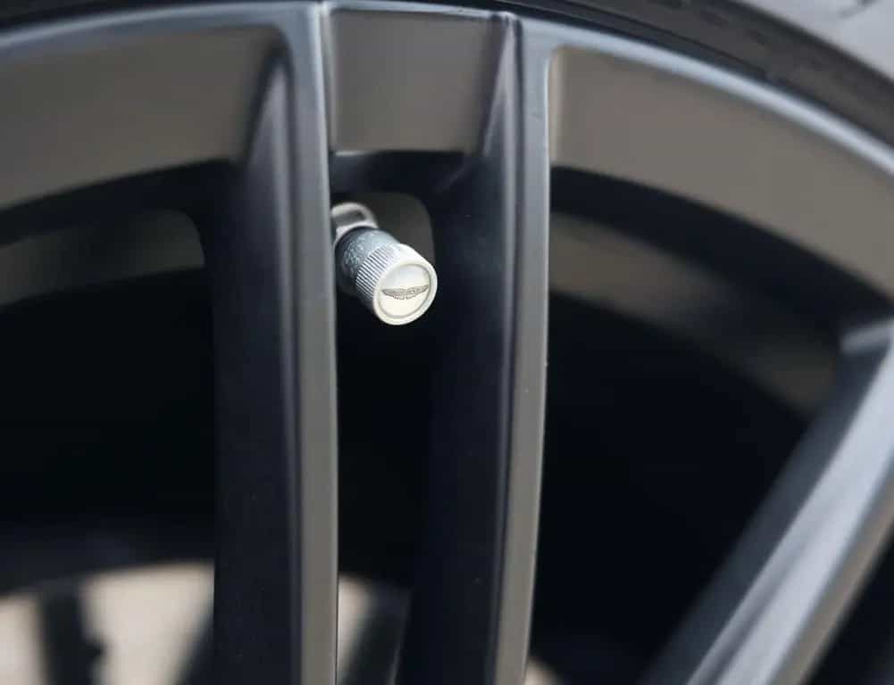 Aston Martin DB12 4.0 V8 Volante | Carbon - Bowers Wilkins 05/2024-photo-20