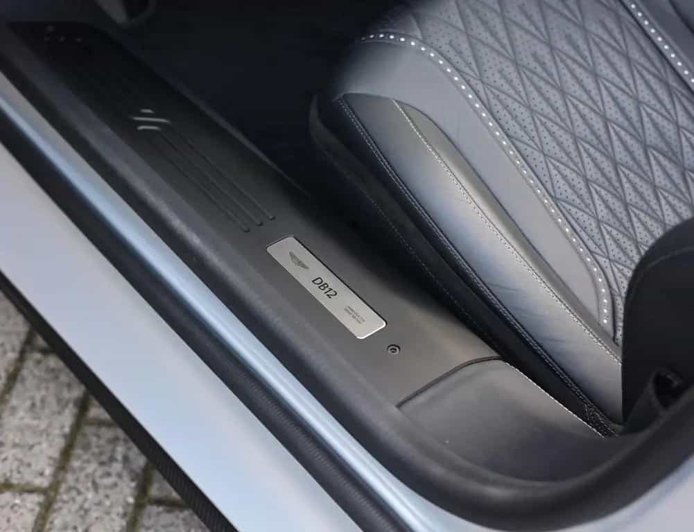 Aston Martin DB12 4.0 V8 Volante | Carbon - Bowers Wilkins 05/2024-photo-31