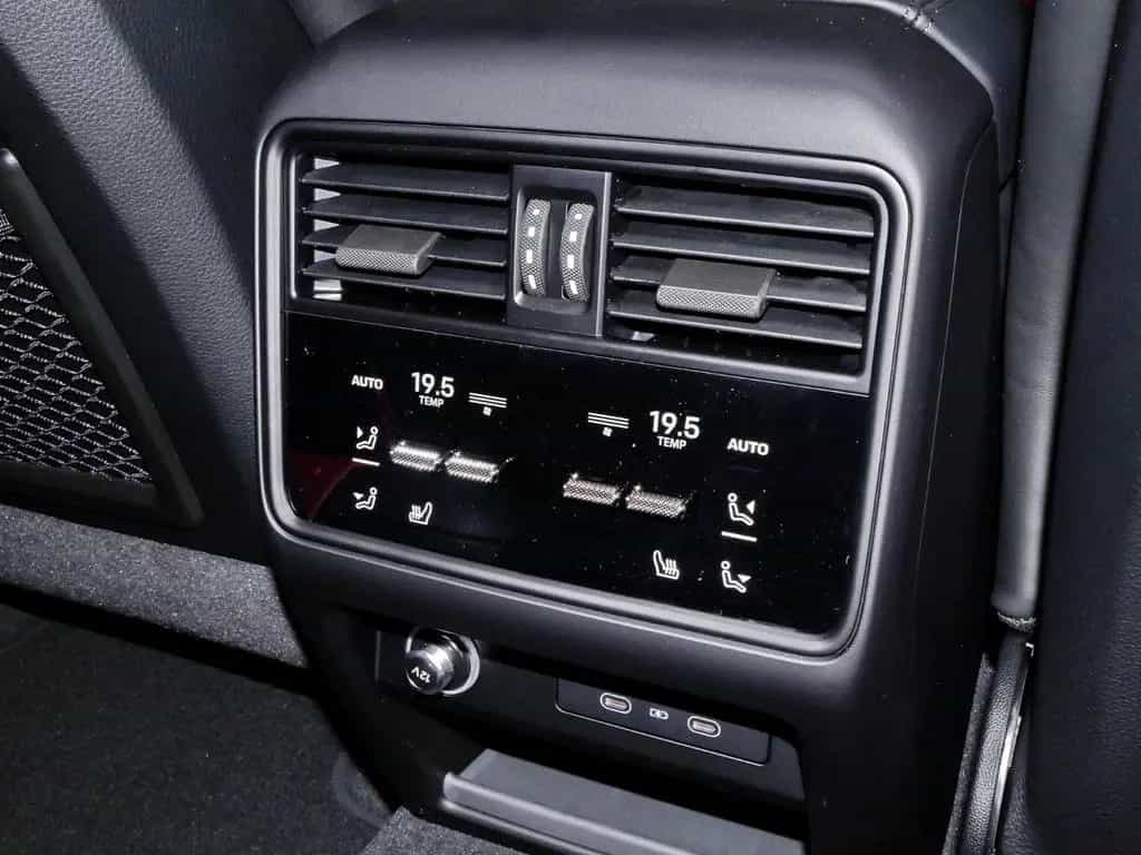 Porsche Cayenne Coupe Black Edition null-photo-15