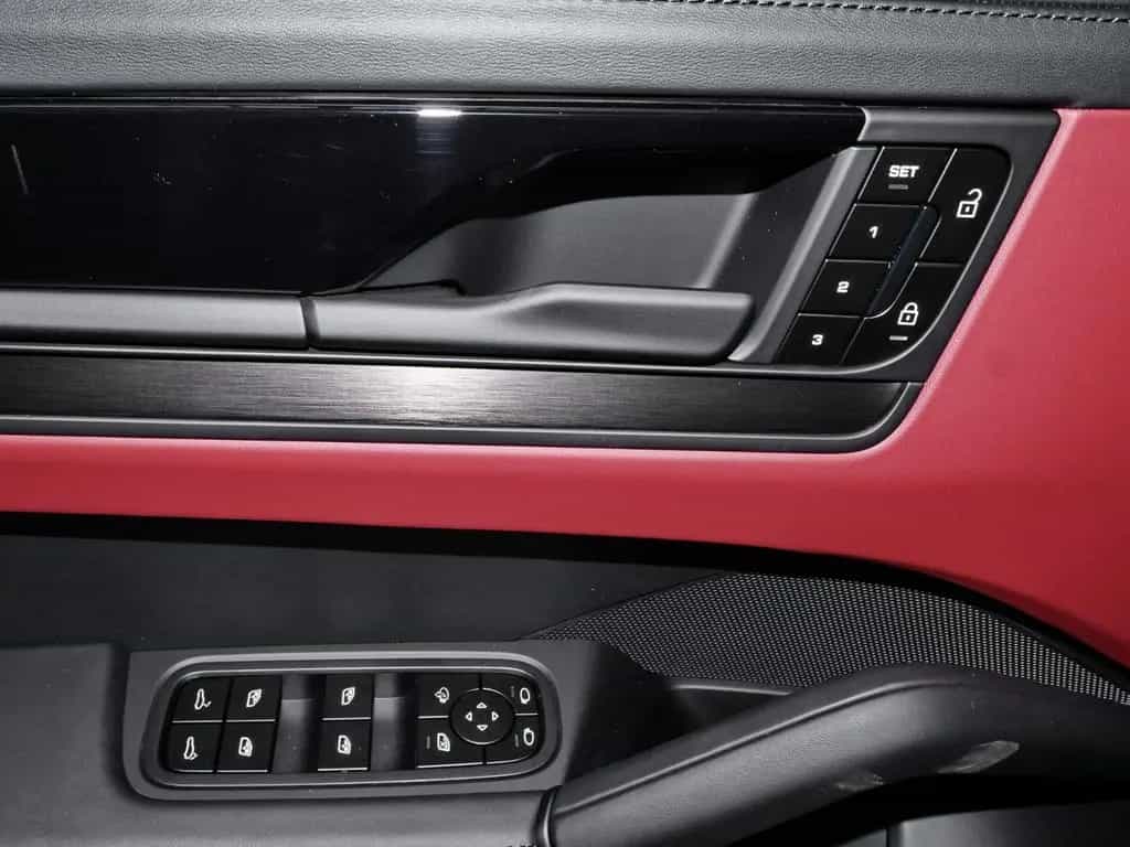 Porsche Cayenne Coupe Black Edition null-photo-19