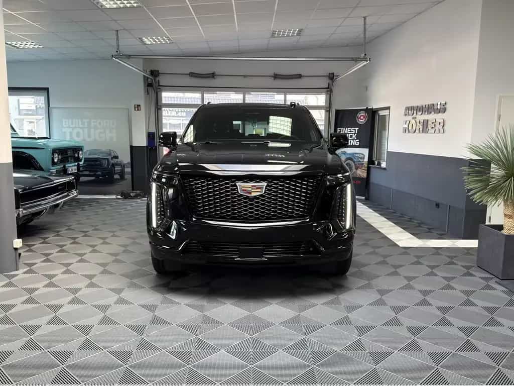 Cadillac Escalade Sport Platinum Black SUV 2026 22" AKG V null-photo-1