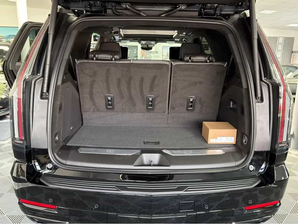 Cadillac Escalade Sport Platinum Black SUV 2026 22" AKG V null-photo-11