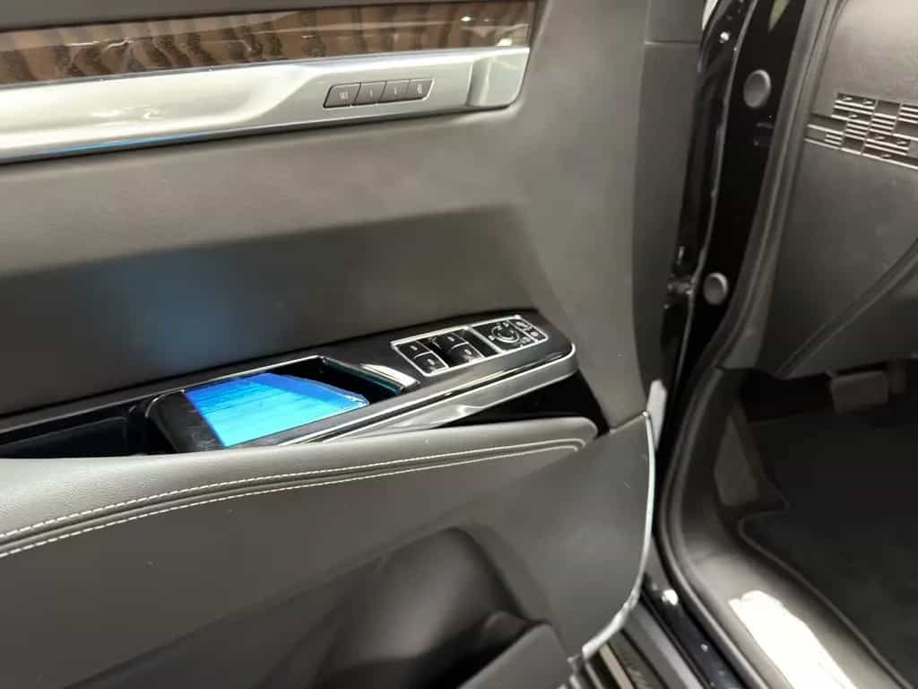 Cadillac Escalade Sport Platinum Black SUV 2026 22" AKG V null-photo-13