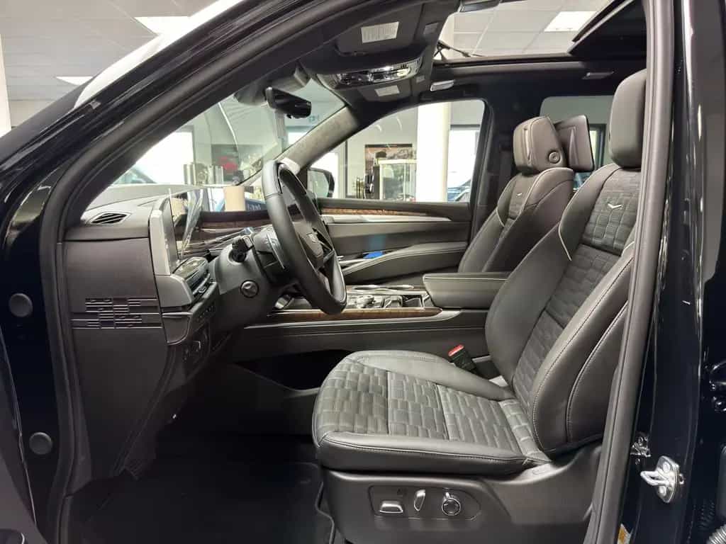 Cadillac Escalade Sport Platinum Black SUV 2026 22" AKG V null-photo-14